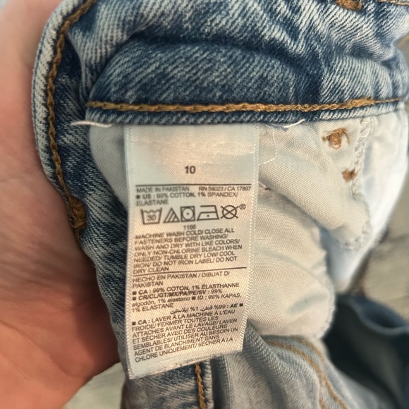 Old Navy High-Rise Flare Jeans - Picture 3 of 3